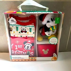 🎉HP 🎉 NWT $39.95 Disney Baby’s First Christmas Gift Set